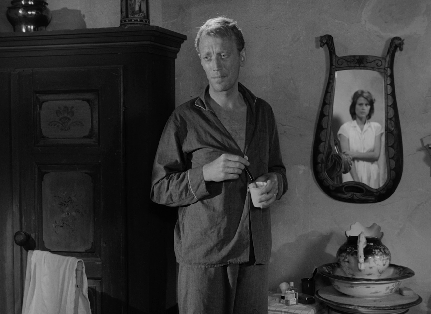 Através de um Espelho (2)